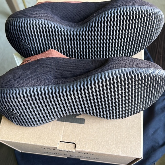 Yeezy Knit Runner - Picture 3 of 5